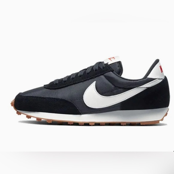 Nike Shoes - Nike Women’s Daybreak
